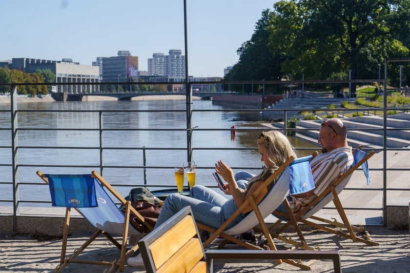 Mieszkańcy Wrocławia spacerują nad Odrą 22.09.2024