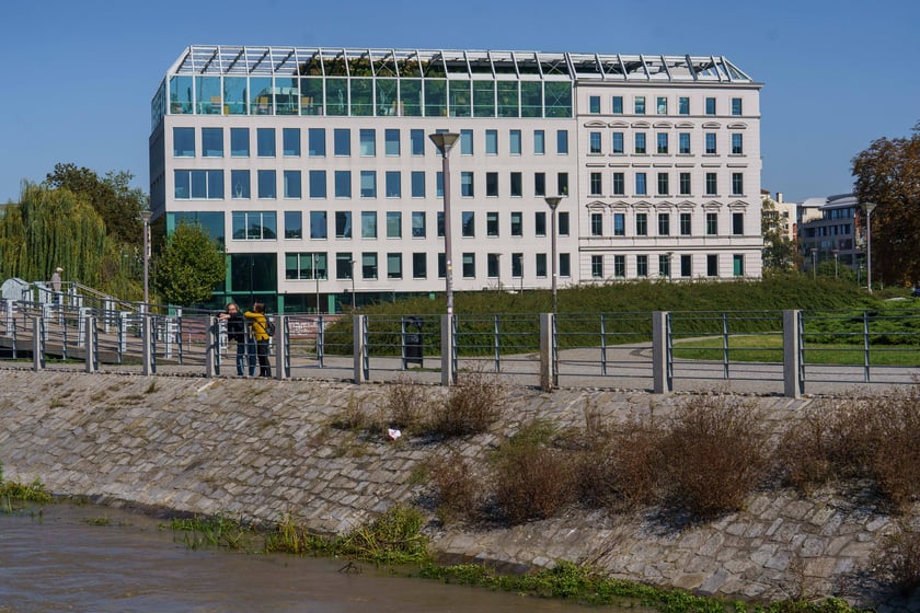 Mieszkańcy Wrocławia spacerują nad Odrą 22.09.2024