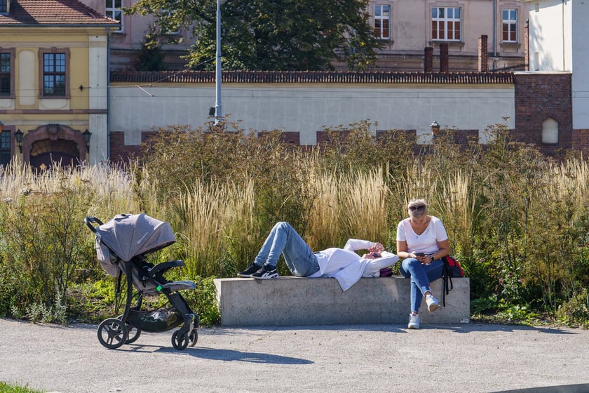 Mieszkańcy Wrocławia spacerują nad Odrą 22.09.2024