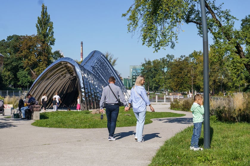 Mieszkańcy Wrocławia spacerują nad Odrą 22.09.2024