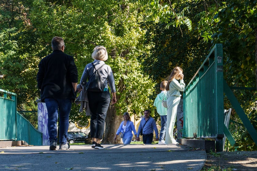 Mieszkańcy Wrocławia spacerują nad Odrą 22.09.2024
