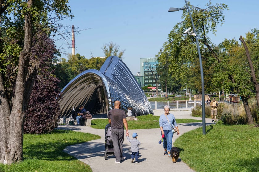 Mieszkańcy Wrocławia spacerują nad Odrą 22.09.2024
