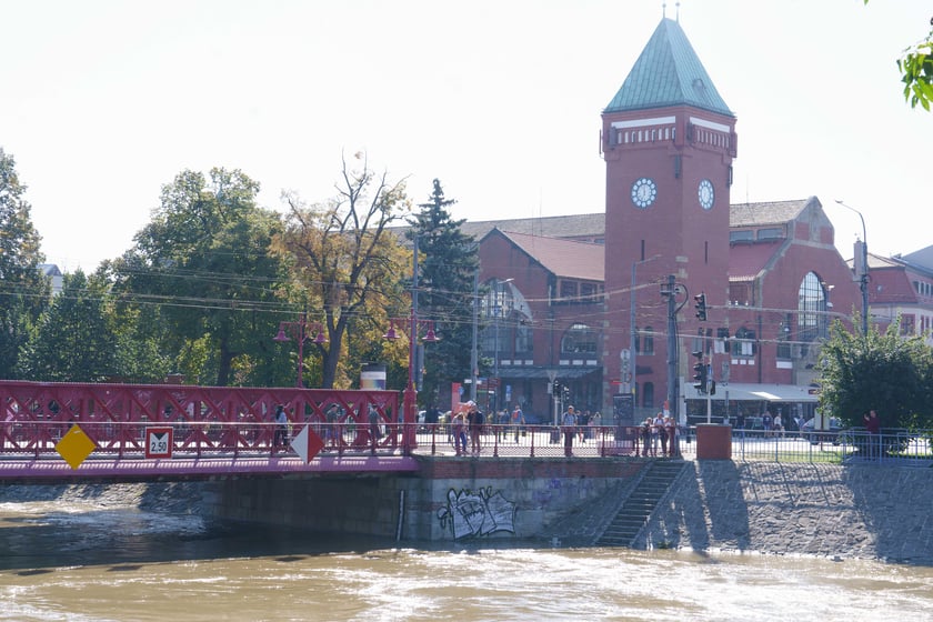 Mieszkańcy Wrocławia spacerują nad Odrą 22.09.2024