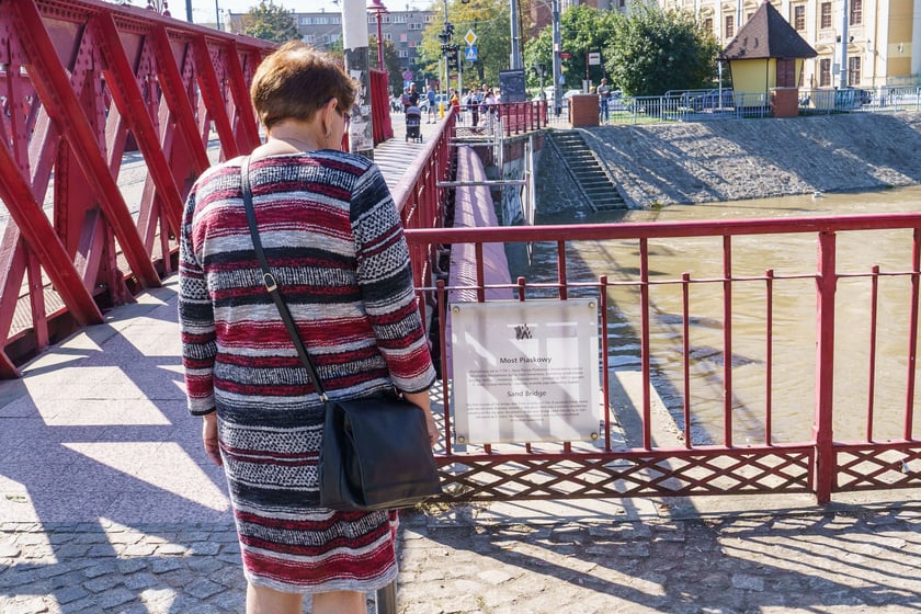 Mieszkańcy Wrocławia spacerują nad Odrą 22.09.2024