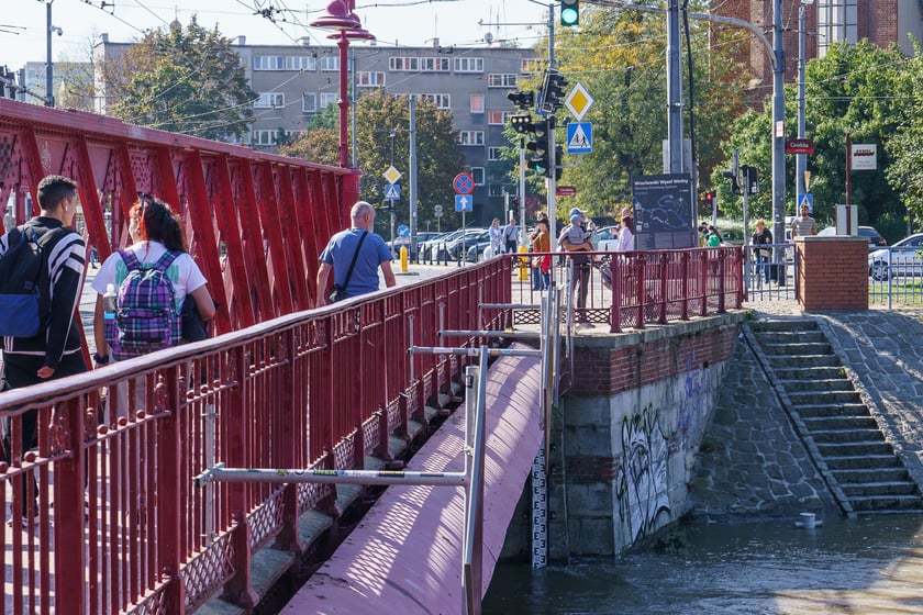 Mieszkańcy Wrocławia spacerują nad Odrą 22.09.2024