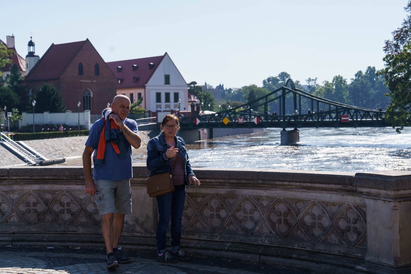 Mieszkańcy Wrocławia spacerują nad Odrą 22.09.2024