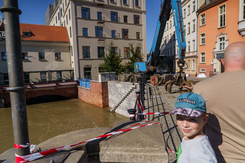 Mieszkańcy Wrocławia spacerują nad Odrą 22.09.2024
