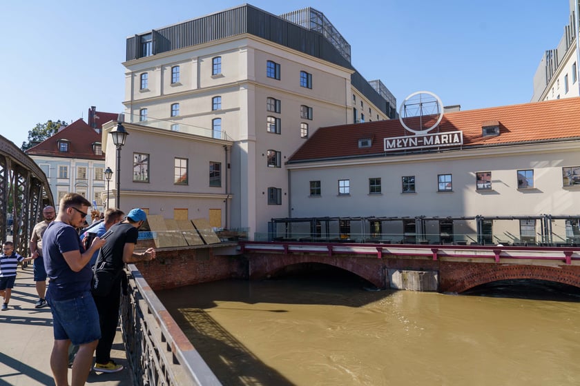Mieszkańcy Wrocławia spacerują nad Odrą 22.09.2024