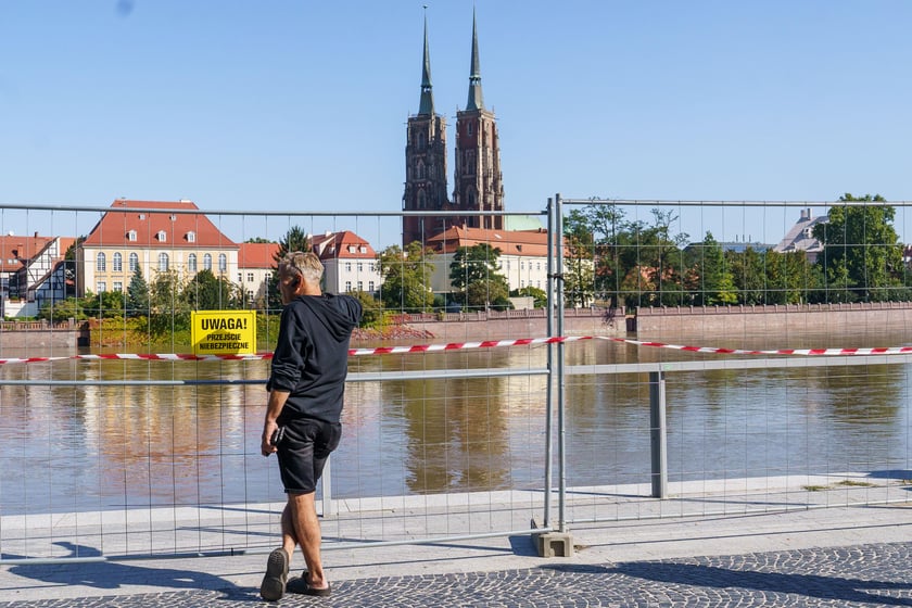 Mieszkańcy Wrocławia spacerują nad Odrą 22.09.2024