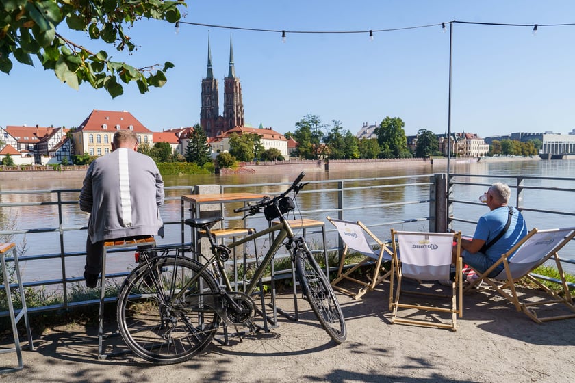 Mieszkańcy Wrocławia spacerują nad Odrą 22.09.2024