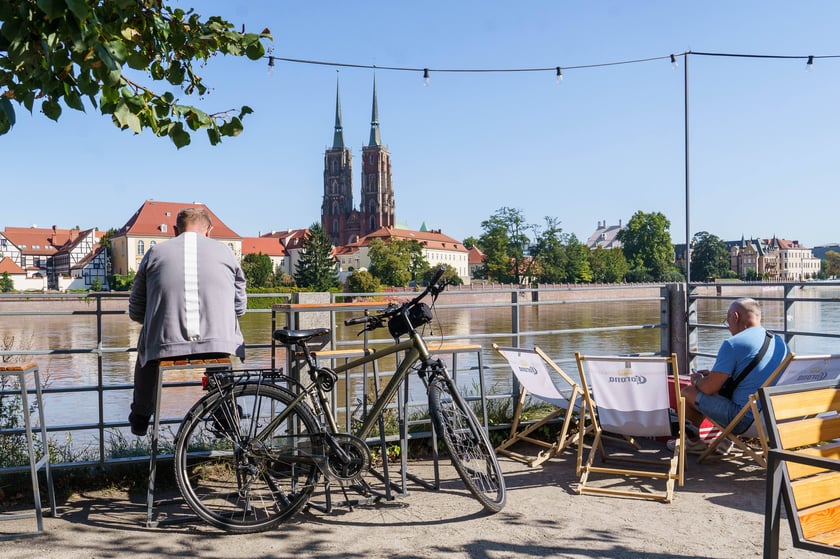 Mieszkańcy Wrocławia spacerują nad Odrą 22.09.2024