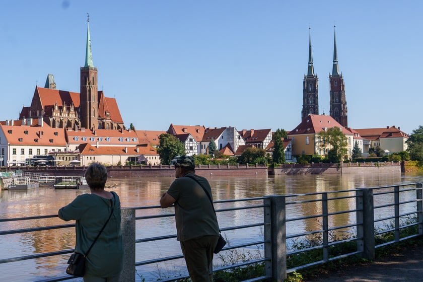 Mieszkańcy Wrocławia spacerują nad Odrą 22.09.2024