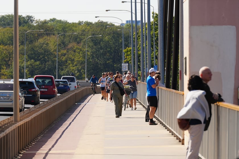 Most Milenijny nad Odrą we Wrocławiu: Dobry widok na Odrę
