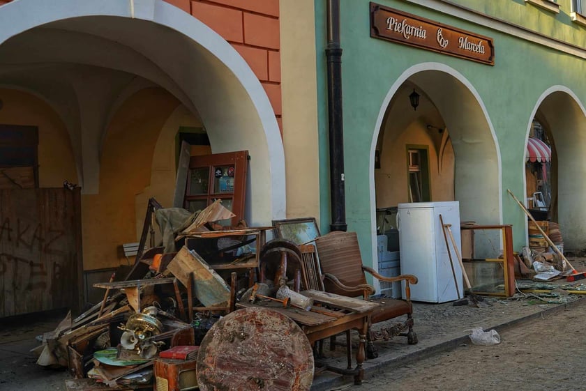 Ogrom zniszczeń po powodzi, jaka przeszła przez Kłodzko i Lądek-Zdr&oacute;j