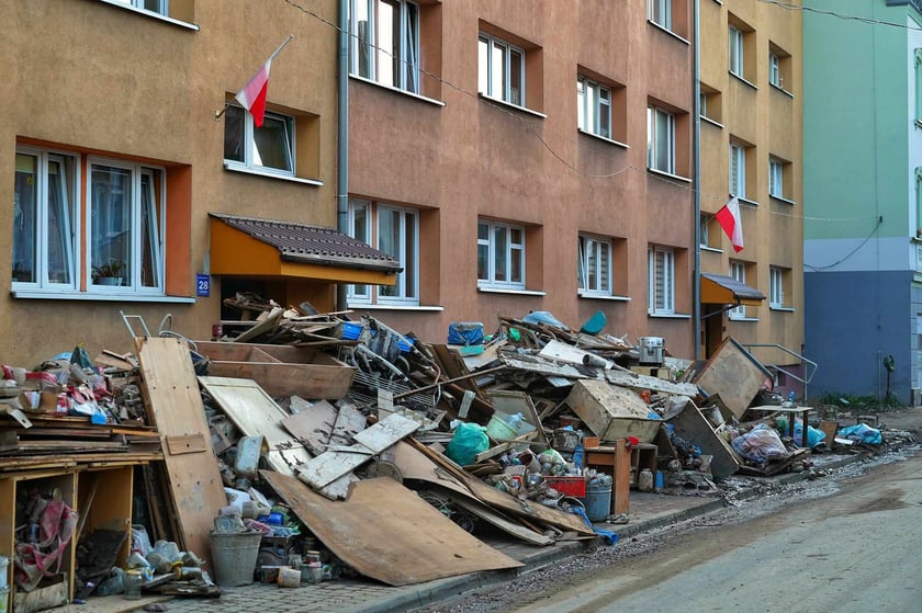 Ogrom zniszczeń po powodzi, jaka przeszła przez Kłodzko i Lądek-Zdr&oacute;j