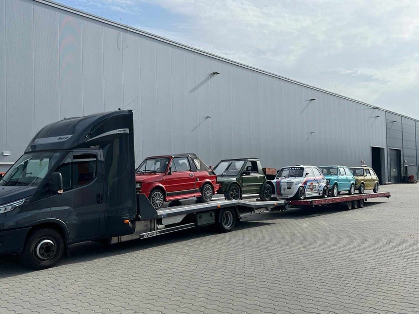Ewakuacja eksponatów z Muzeum Motoryzacji WENA w Oławie