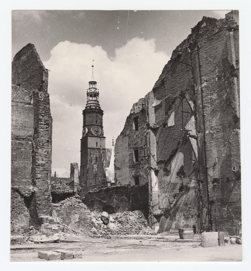 Rynek, etap porządkowania ruin. 1955.