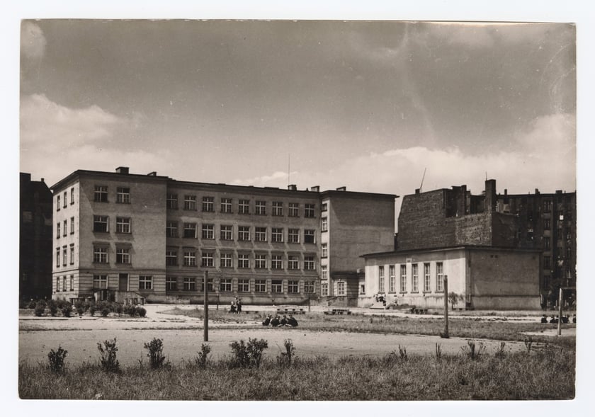 Szkoła Podstawowa nr 60 przy Świętokrzyskiej 44-55, 1959.