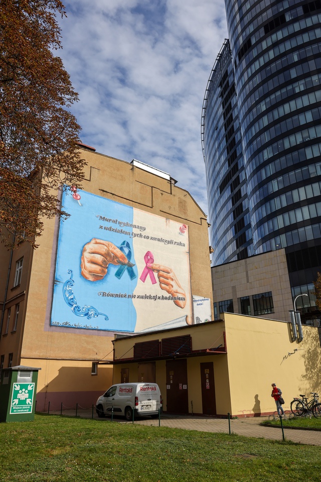 Mural na szpitalu na pl. Hirszfelda (osiedle Powstańców Śląskich)