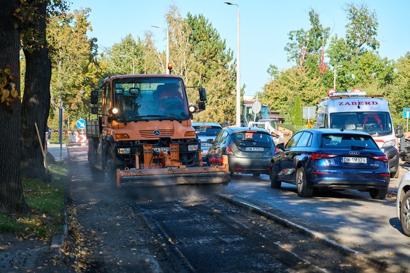 Wymiana nawierzchni na Ołtaszyńskiej, 16 października 2024