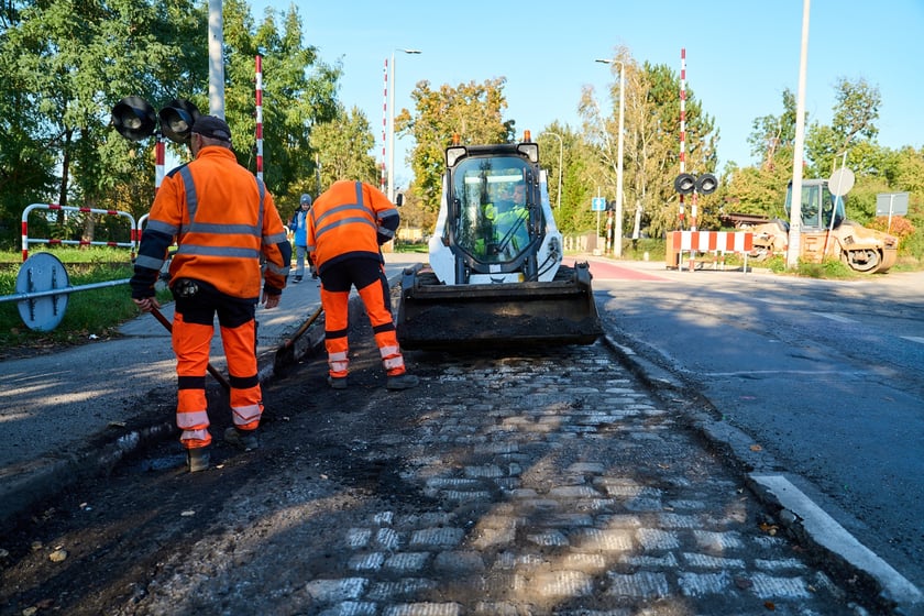 Wymiana nawierzchni na Ołtaszyńskiej, 16 października 2024