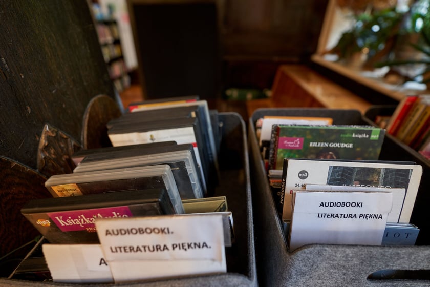 Biblioteka przy Jesiennej (Krzyki-Partynice) jesienią 2023 roku