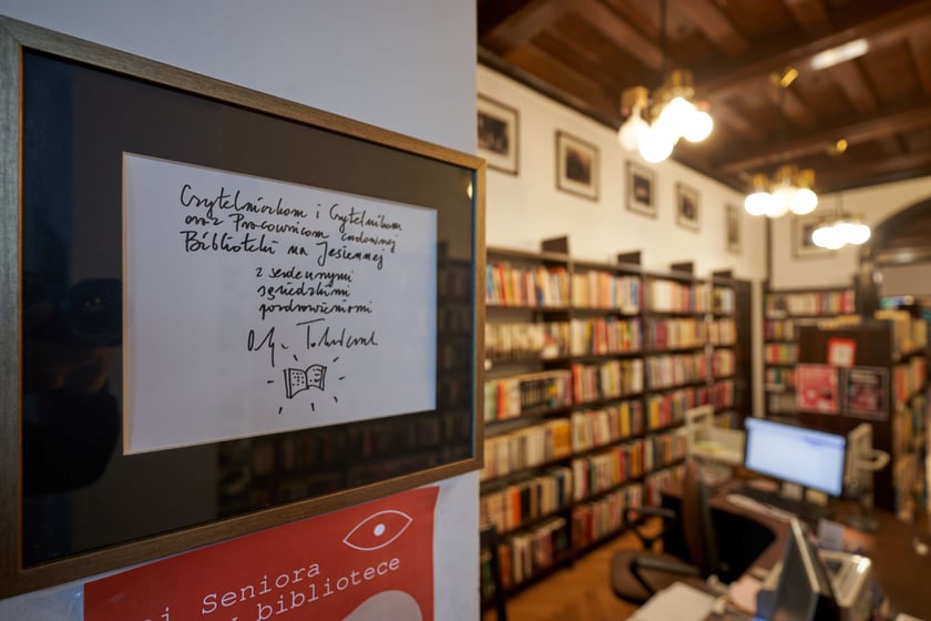 Biblioteka przy Jesiennej (Krzyki-Partynice) jesienią 2023 roku