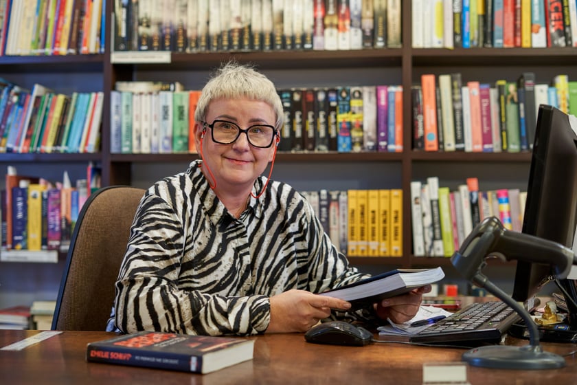 Biblioteka przy Jesiennej (Krzyki-Partynice) jesienią 2023 roku
