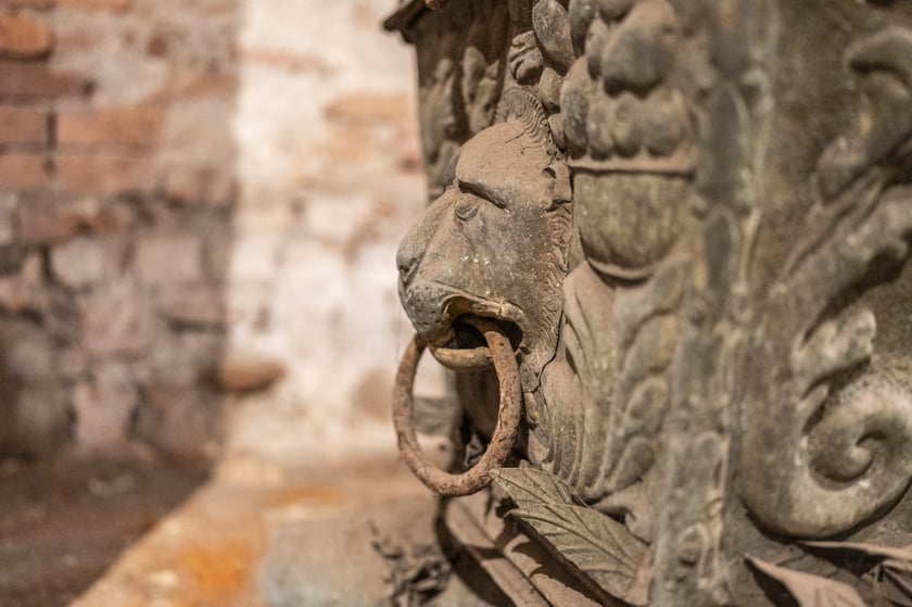 Krypty Dominikańskie i zdobiony sarkofag