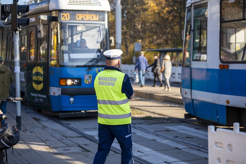 Tłumy na wrocławskich nekropoliach. Zobaczcie zdjęcia, 1 listopada 2024