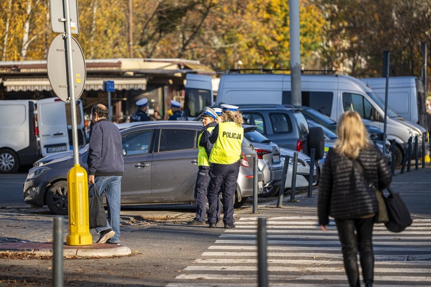 Tłumy na wrocławskich nekropoliach. Zobaczcie zdjęcia, 1 listopada 2024