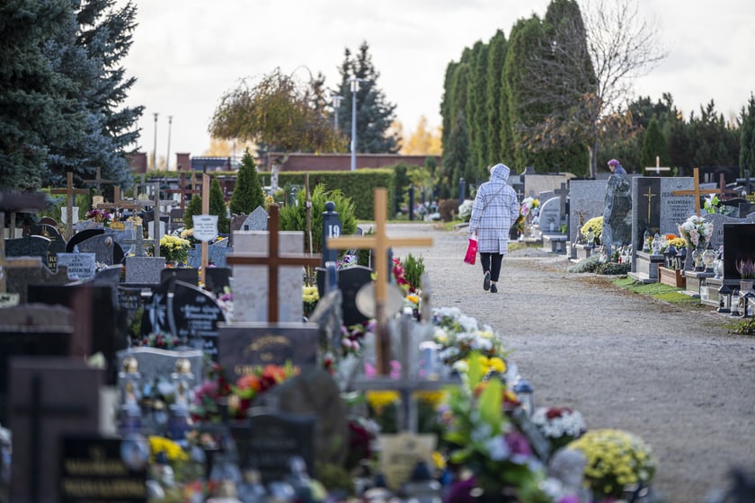 Cmentarz przy Kiełczowskiej (Psie Pole-Zawidawie) na zdjęciach