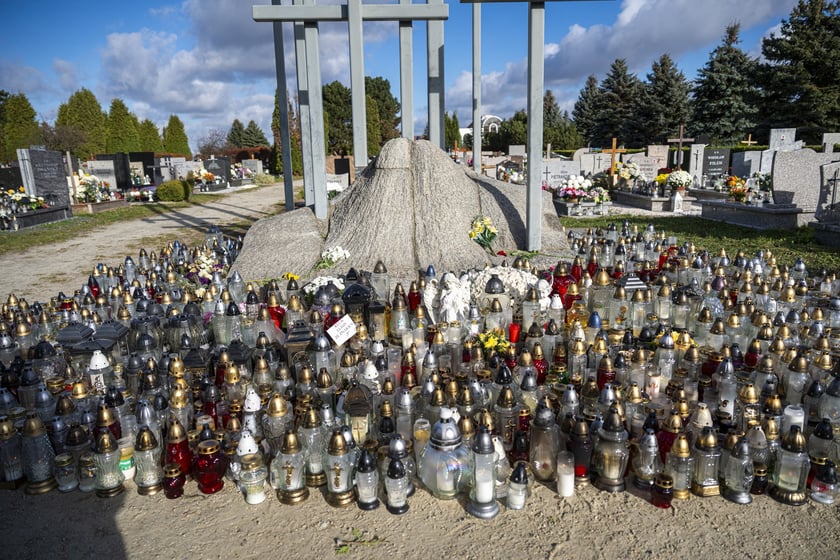 Cmentarz przy Kiełczowskiej (Psie Pole-Zawidawie) na zdjęciach