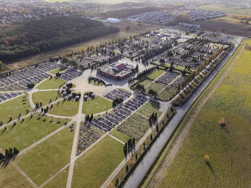Cmentarz przy Kiełczowskiej (Psie Pole-Zawidawie) na zdjęciach