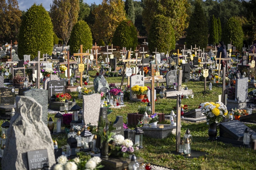 Cmentarz przy Kiełczowskiej (Psie Pole-Zawidawie) na zdjęciach