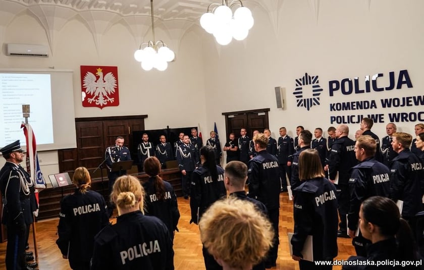 Ślubowanie nowych policjantów we Wrocławiu