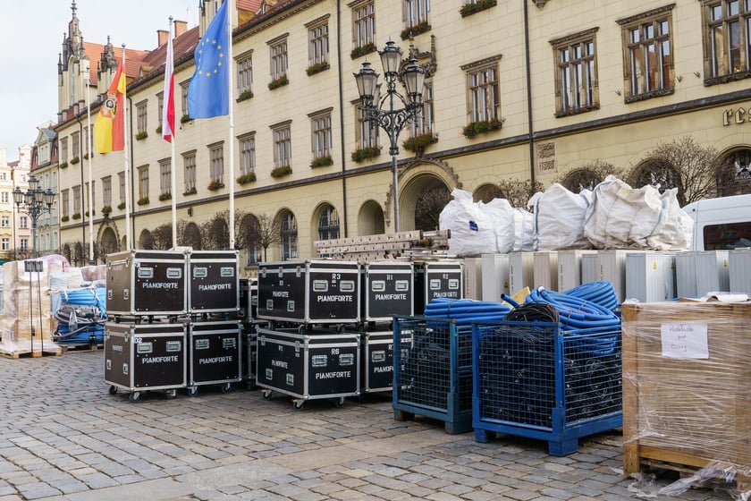 Ustawianie Jarmarku Bożonarodzeniowego