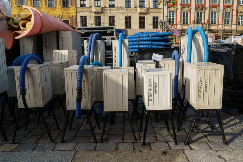 Ustawianie Jarmarku Bożonarodzeniowego