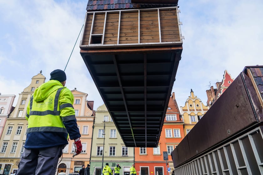 Ustawianie Jarmarku Bożonarodzeniowego