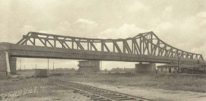 Lata 1937-1944, wiadukt przy ul. Na Ostatnim Groszu, łączący Gądów Mały z Muchoborem Małym.