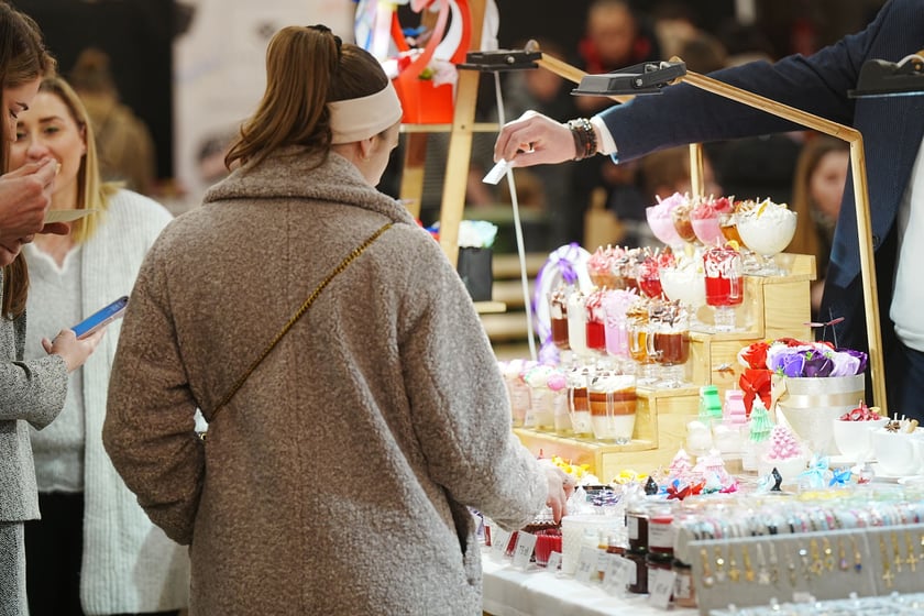 Na festiwalu Kupuj Świadomie w Czasoprzestrzeni można wybierać m.in. wśród słodkości, ozdób, ubrań i roślin