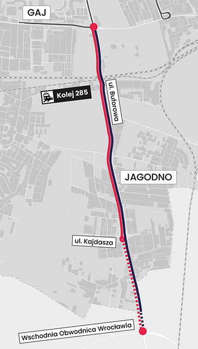 Czerwona linia oznacza buspas na Jagodno (docelowo tramwaj). Przerywana czerwona linia to rezerwa terenu, kt&oacute;ra w przyszłości może zostać wykorzystana pod komunikację zbiorową. Niebieska linia to droga dla samochod&oacute;w, kt&oacute;ra będzie poszerzana o dodatkowe pasy