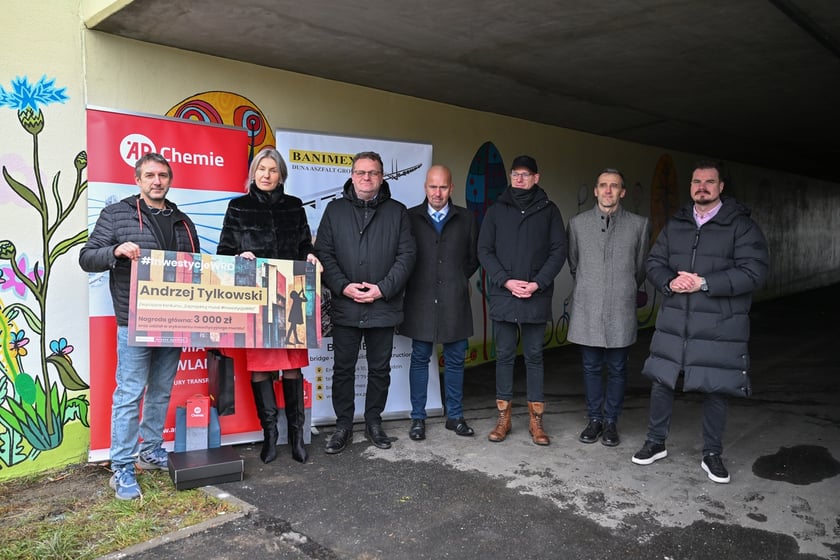 Symboliczne wręczenie nagrody za projekt nowego muralu na Alei Wielkiej Wyspy, Wrocław 04.12.2024