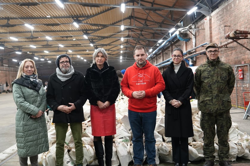 Pierwszy dzień pakowania Paczek Dobrych Relacji. Wrocław, 04.12.2024