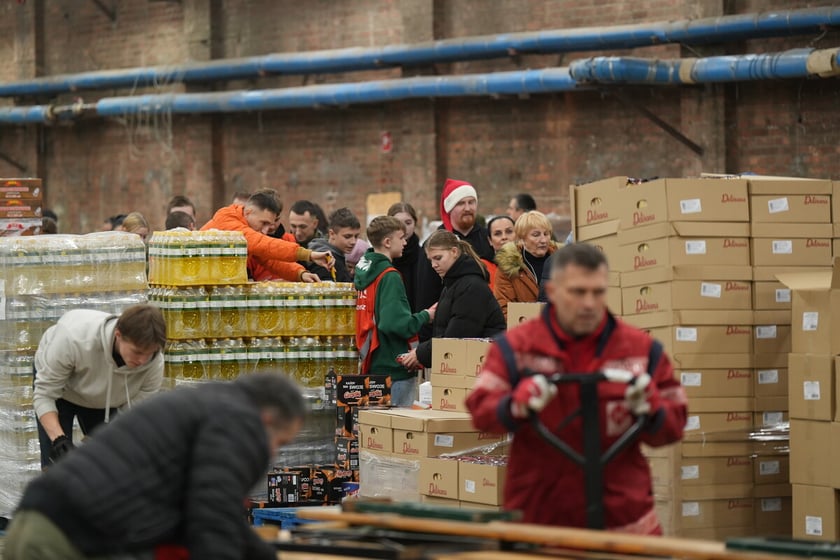 Pierwszy dzień pakowania Paczek Dobrych Relacji. Wrocław, 04.12.2024