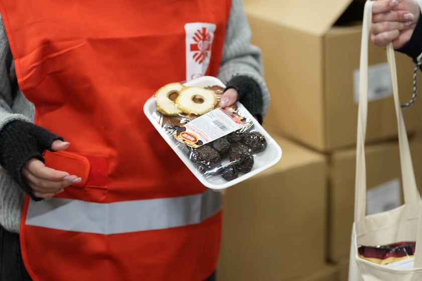 Pierwszy dzień pakowania Paczek Dobrych Relacji. Wrocław, 04.12.2024