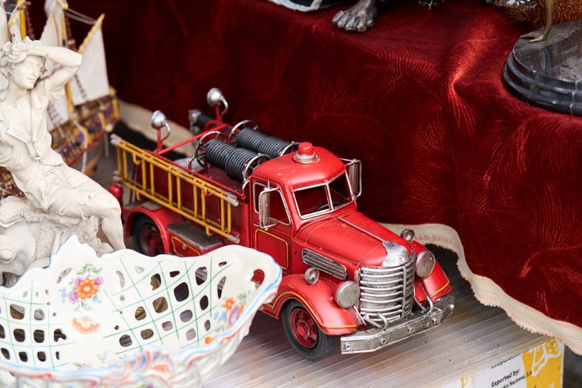 Giełda staroci pod katedrą św. Marii Magdaleny. Wrocław, 6-8.12.2024