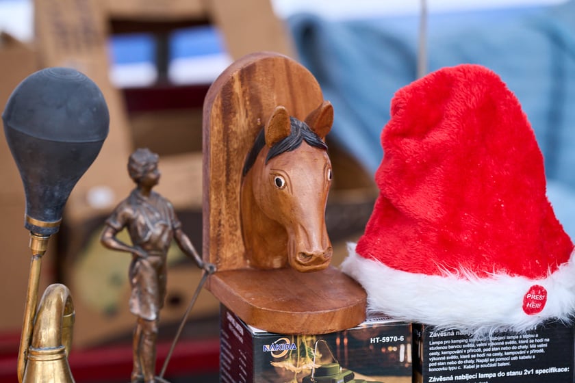 Giełda staroci pod katedrą św. Marii Magdaleny. Wrocław, 6-8.12.2024