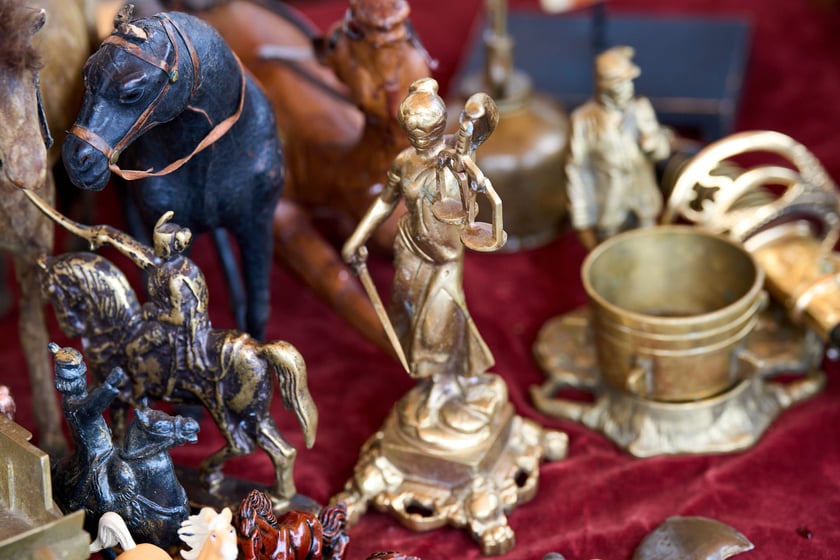 Giełda staroci pod katedrą św. Marii Magdaleny. Wrocław, 6-8.12.2024