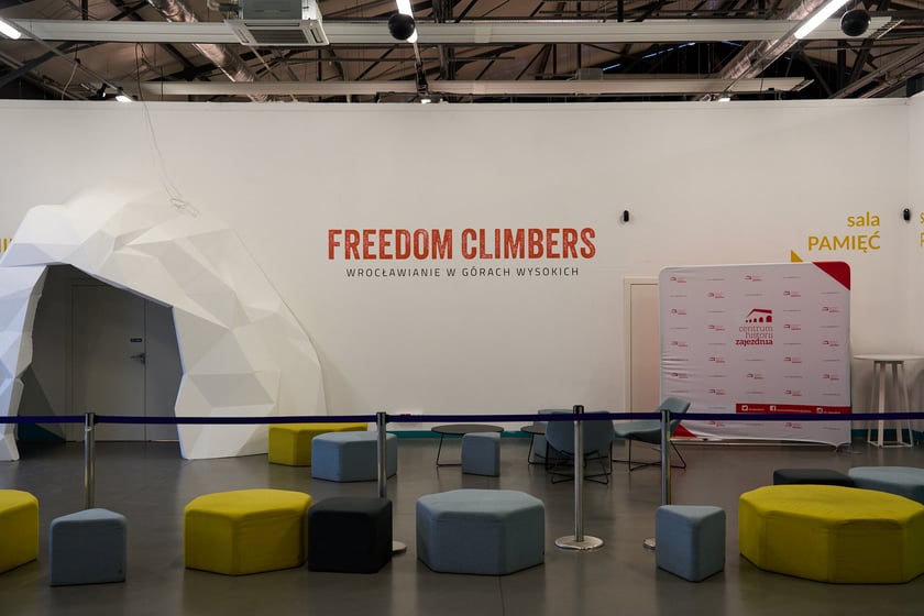 Wystawa Freedom Climbers w Centrum Historii Zajezdnia. Tu zobaczymy artefakty, obejrzymy reportaże i posłuchamy nagrań himalaist&oacute;w związanych z Wrocławiem.